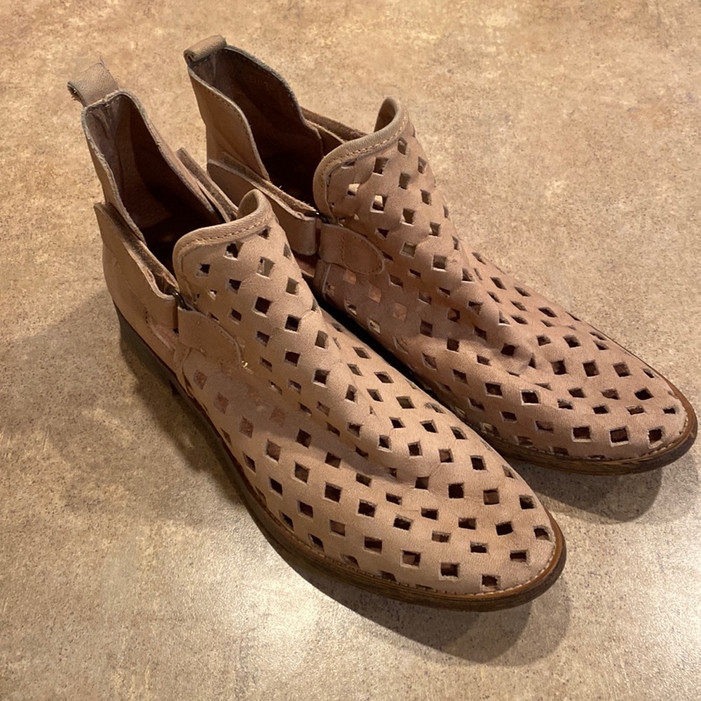 Womens Musse & Cloud boots size 8